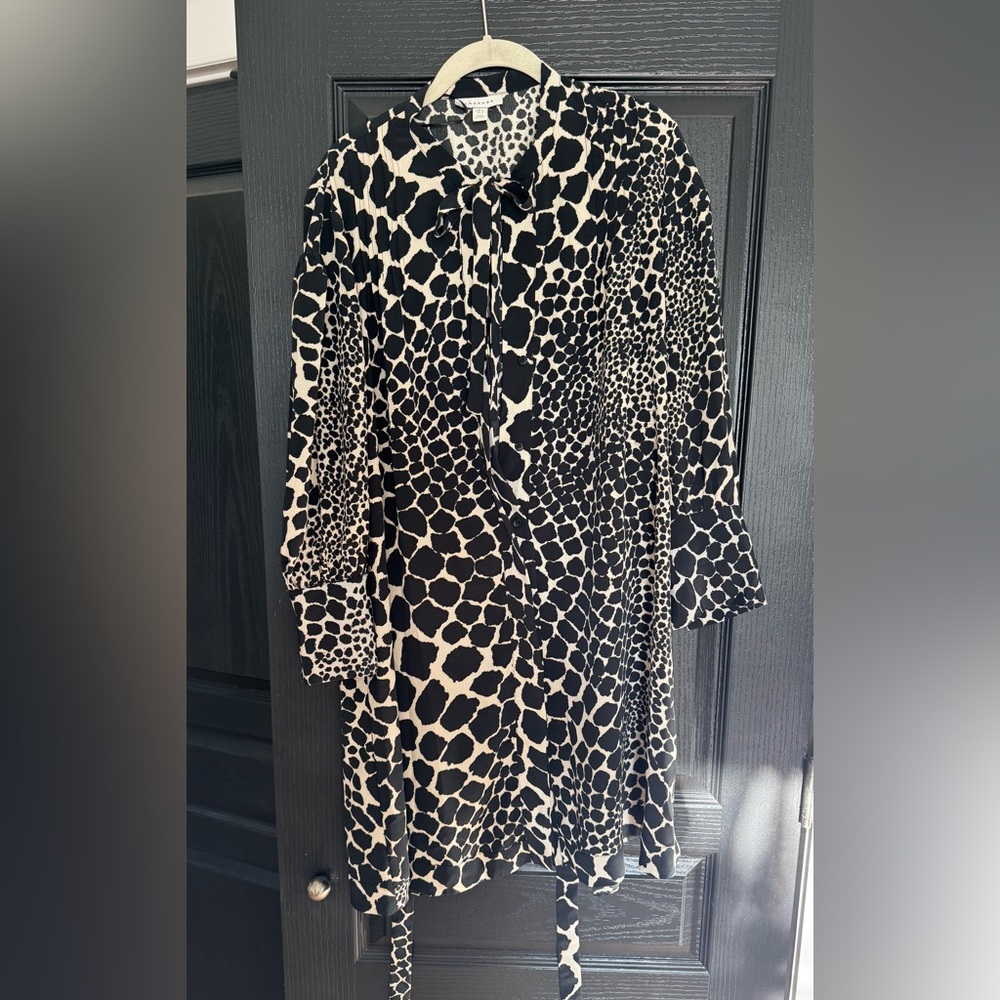 Topshop Black and White Patterned Long Sleeve Dress